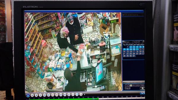 Bursa’da müşteri kılığında girdikleri markette… Bursa’da müşteri kılığında girdikleri markette…