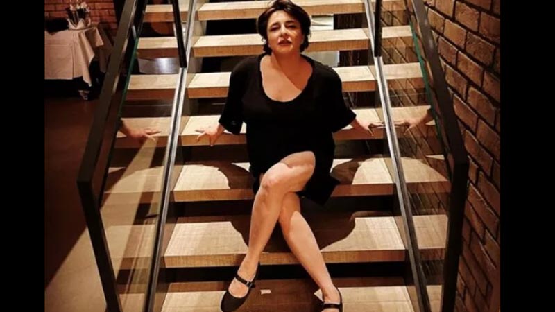 15 yaş küçük oyuncu sevgilisiyle sarmaş dolaş yakalandı 15 yaş küçük oyuncu sevgilisiyle sarmaş dolaş yakalandı