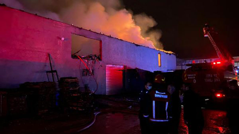 Bursa’da fabrikada yangın! Küle döndü…