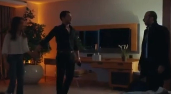 Yatak odası sahnesi olay oldu Yatak odası sahnesi olay oldu