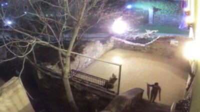 Bursa’nın tarihi köprüsünde hırsızlık! O anlar kamerada