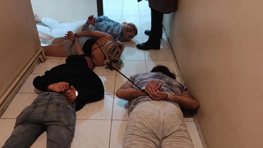 İlişkiye girmek için eve çağırıp gasp ettiler!