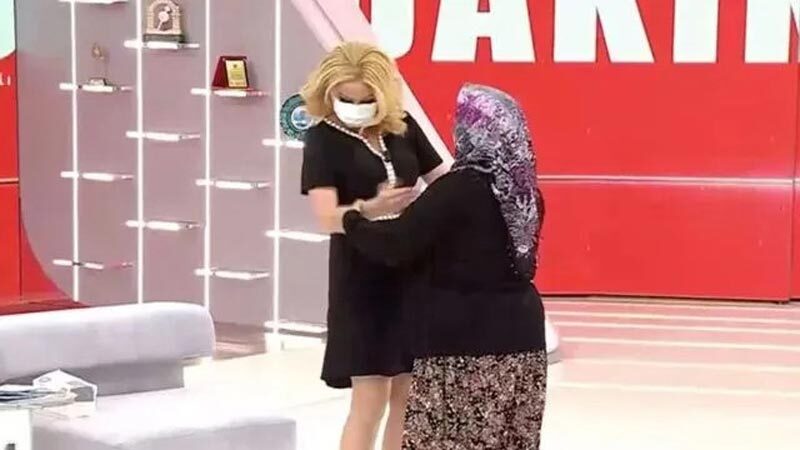 Müge Anlı canlı yayında yaptığı hareketle gündem oldu. Müge Anlı