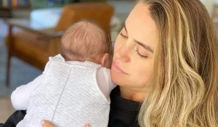 Ceyda Ateş kızı Talya’yı paylaştı! ‘Hep baba diyorlar’