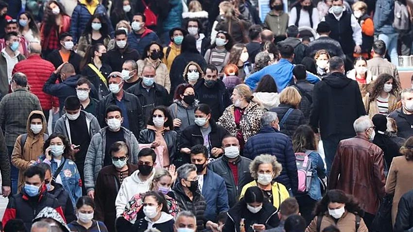 Normalleşme bekleyenlere kötü haber! Korkutan ‘üçüncü dalga’ uyarısı!