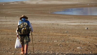 Kuraklık vurdu! Artık yürüyerek gidiyor