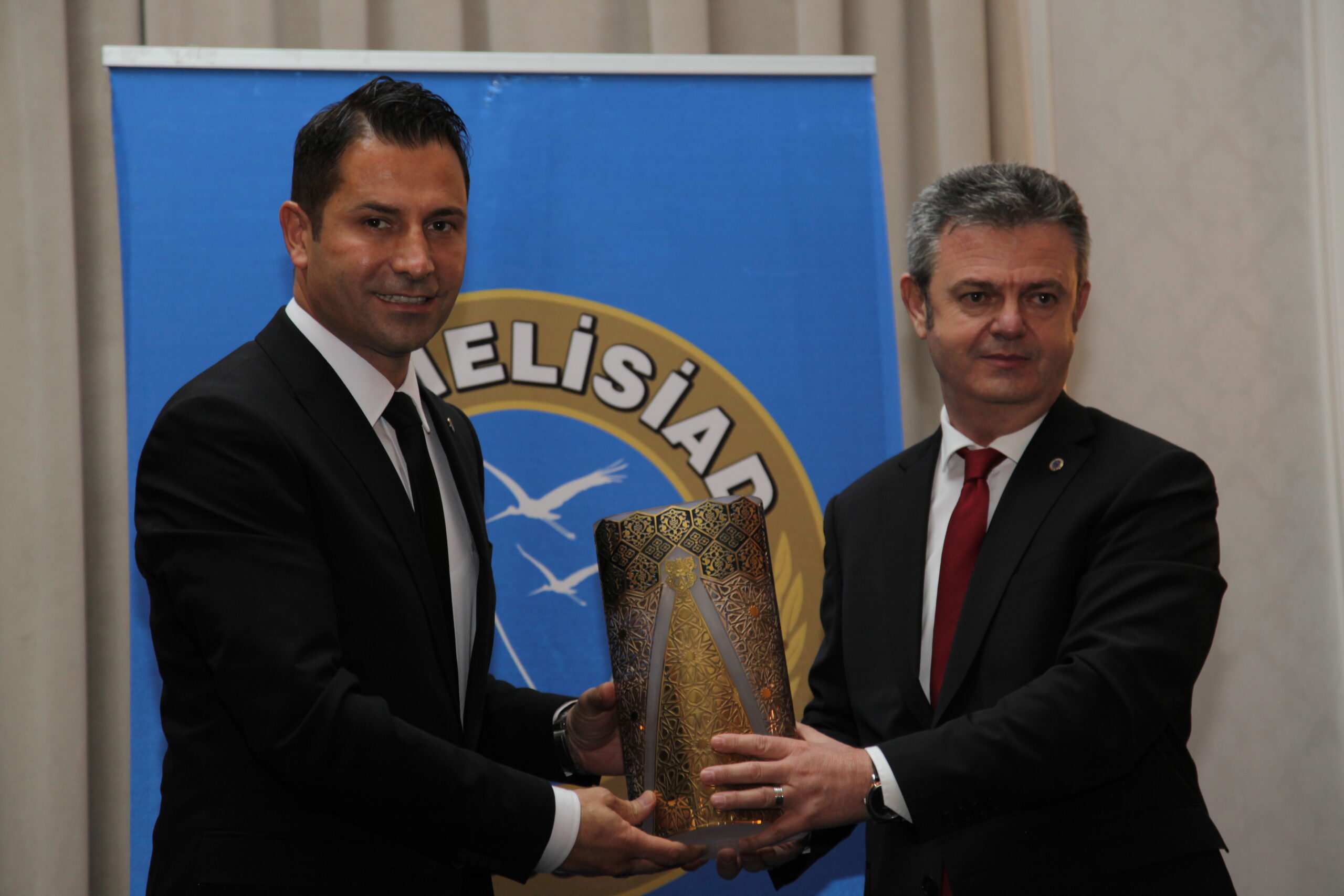 RUMELİSİAD’da bayrak değişimi!