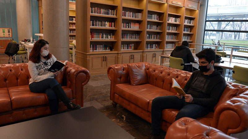 Bursa’nın ilk müze kütüphanesine yoğun ilgi