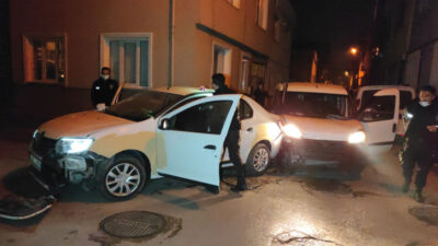 Yer: Bursa… Önce duvara sonra polis aracına çarptı