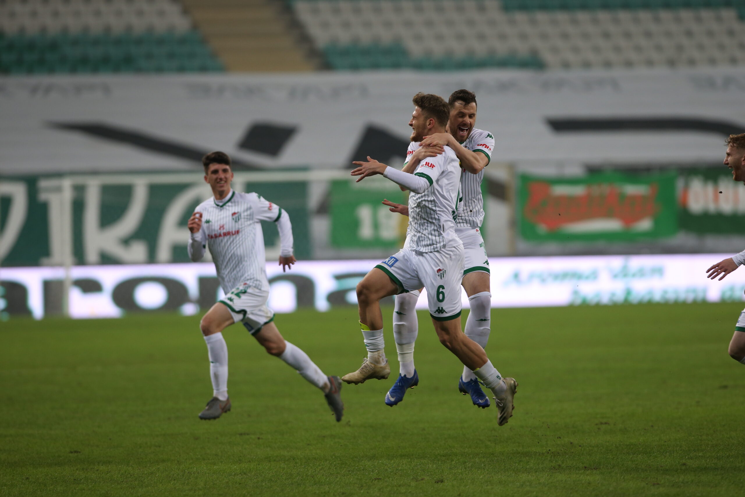 Bursa’da golü attı nereye koştu?