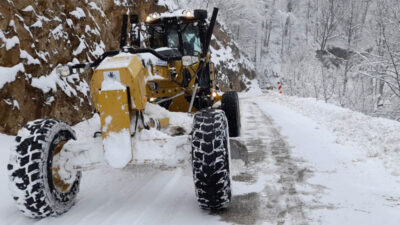 İnegöl’de karla mücadele çalışmaları sürüyor