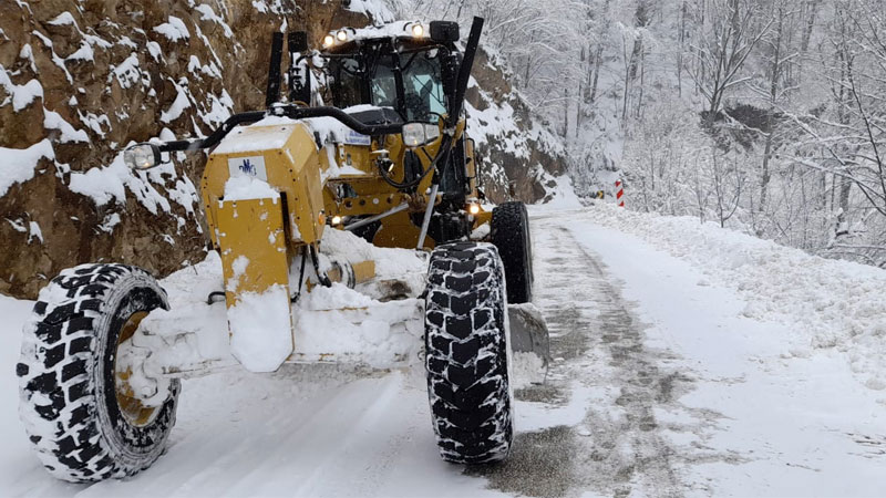 İnegöl’de karla mücadele çalışmaları sürüyor İnegöl’de karla mücadele çalışmaları sürüyor