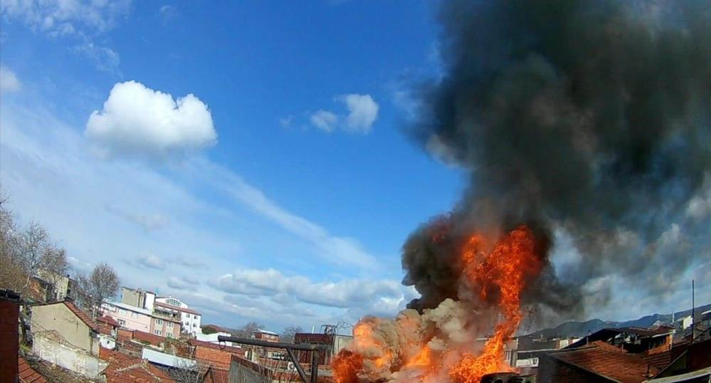 Bursa’da büyük panik! Bir anda alevler yükseldi… Bursa’da büyük panik! Bir anda alevler yükseldi…