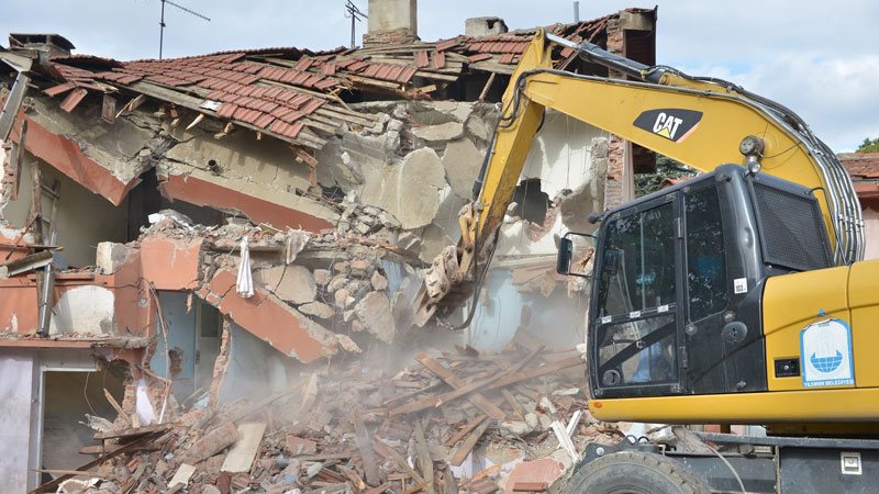 Yıldırım Belediyesi metruk bina bırakmıyor