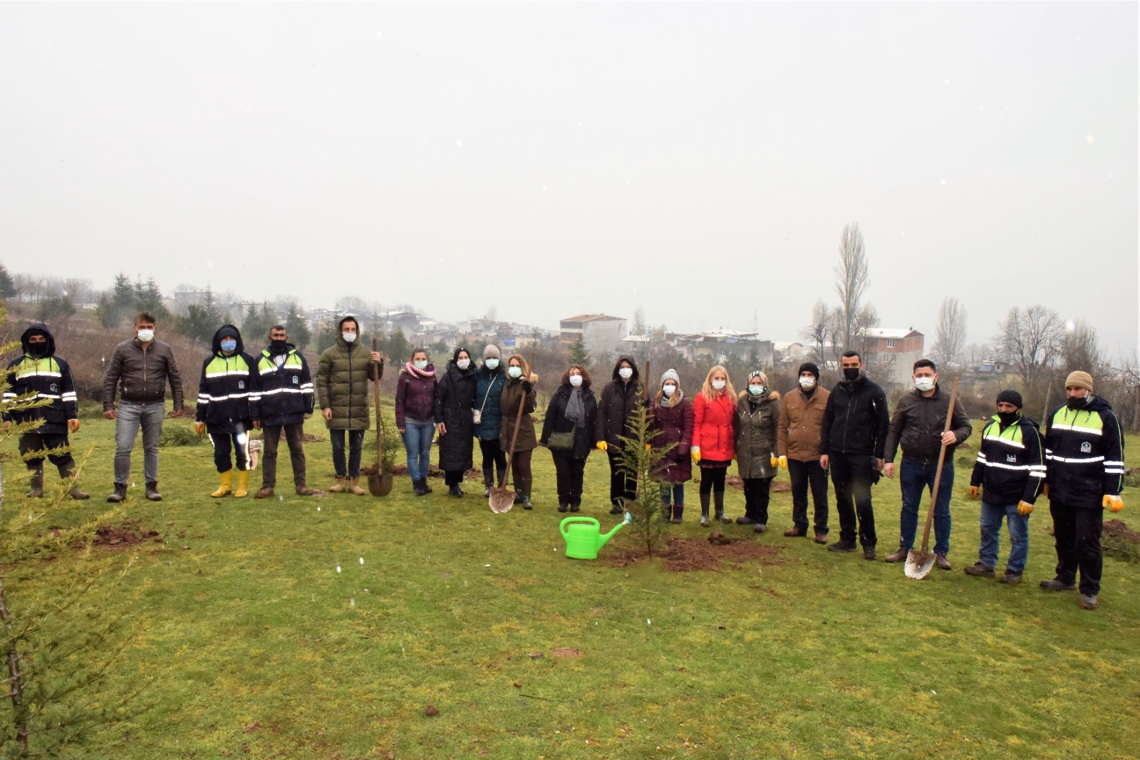 Daha yeşil Yıldırım için fidanlar toprakla buluşuyor