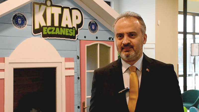 Bursa Büyükşehir Belediyesince, Şehir Hastanesinde hayata geçirilen "Kitap Eczanesi" projesiyle,