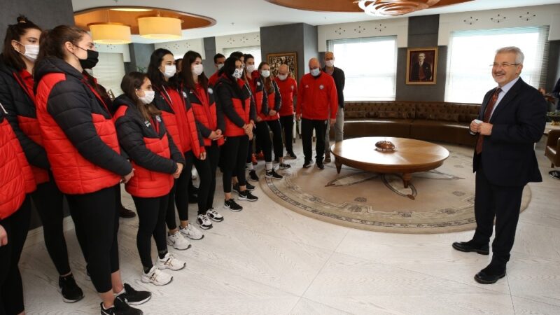 Misli.com Sultanlar Ligi’nde Bursa’yı başarıyla temsil eden Nilüfer Belediyespor Kadın