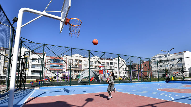 Gençleri sporla buluşturan yatırımlarına yenilerini eklemeye devam eden Osmangazi Belediyesi,