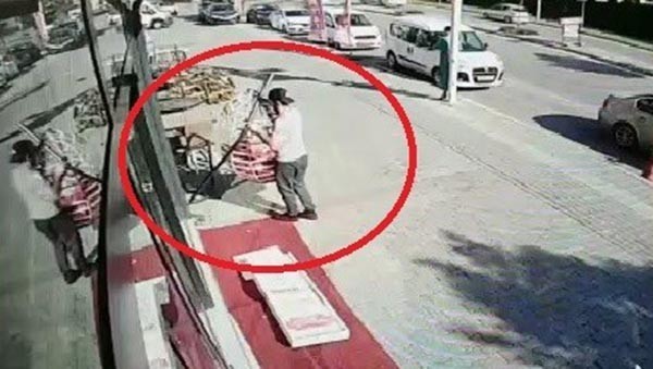 Yer: Bursa… Başlarına ne geldiyse hep meraktan