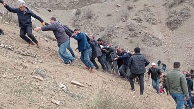 Servis minibüsü uçurumdan devrildi! Ölü ve yaralılar var