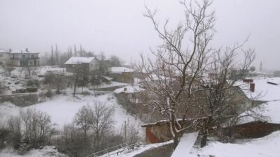 Bursa’da kar yağışı! Resmen beyaza büründü…