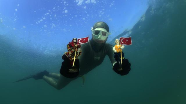 Milli sporcu Erken’den ‘Kadınlar Günü’ dalışı Milli sporcu Erken’den ‘Kadınlar Günü’ dalışı