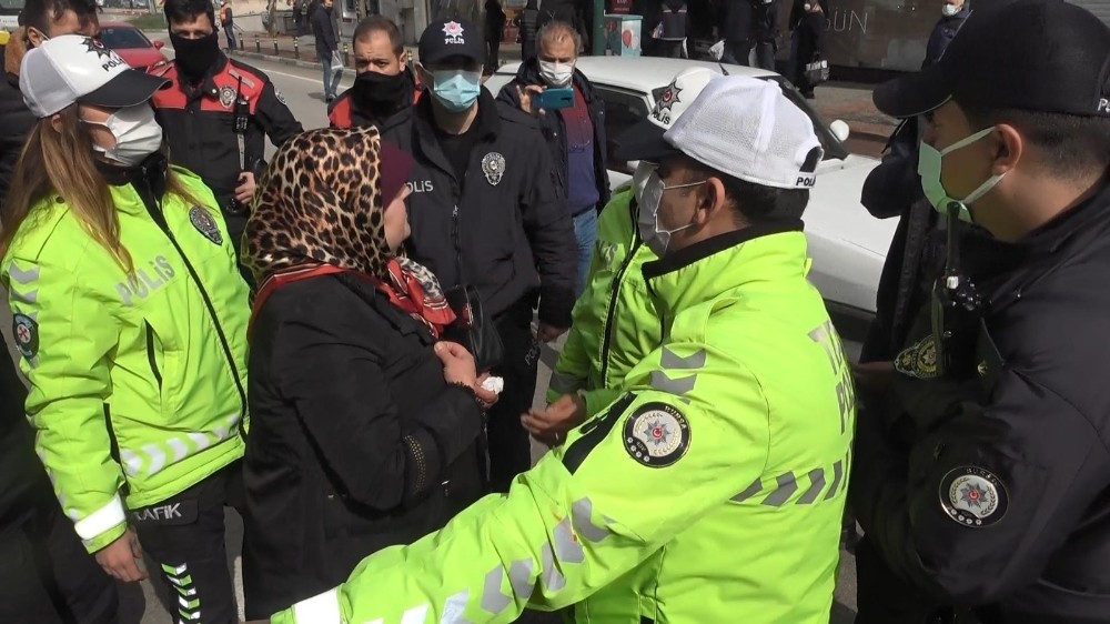 Bursa’da anne-kız ortalığı birbirine kattı