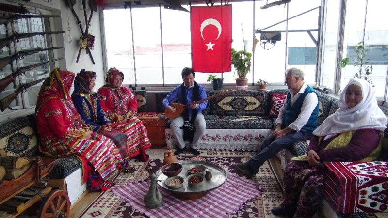 Yer: Bursa… Yörük kültürünü yaşatıyorlar Bursa’da yaşayan yörük bir aile evinin üst katını binden fazla