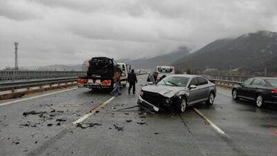 Bursa’da yağmur kazaya neden oldu: 2 yaralı