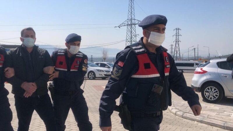 Bursa’da her yerde aranıyordu! 8 ay sonra yakalandı Geçtiğimiz ağustos ayında, Gemlik’in Kumla Mahallesi’nde Osman Gürle’nin ölümüyle sonuçlanan