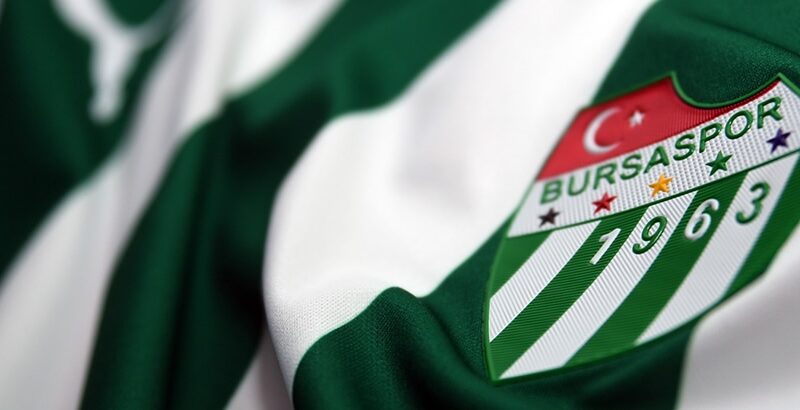 Bursaspor'da futbolcular, sosyal medya hesaplarından maaşların ödenmediği ve sözlerin tutulmadığı
