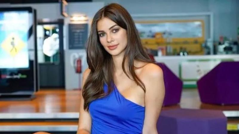 Süper minisiyle verdiği poz olay oldu