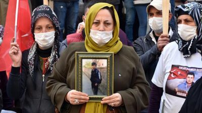 Evlat nöbetine bir aile daha katıldı