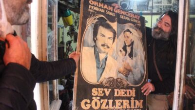 Dükkânı yıkıldı, antikalarını göz yaşlarıyla sattı