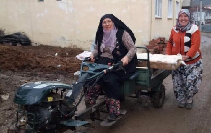 Bursa’nın o köyünde seferberlik! Bu kadınlar ne yapıyor? Bursa'nın Orhaneli ilçesine bağlı Başköy'de kadınlar bugünlerde adeta seferber olmuş