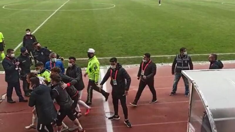 İnegölspor'un 2-0 yenildiği Niğde Anadolu maçında tribündeki bazı kişiler ile