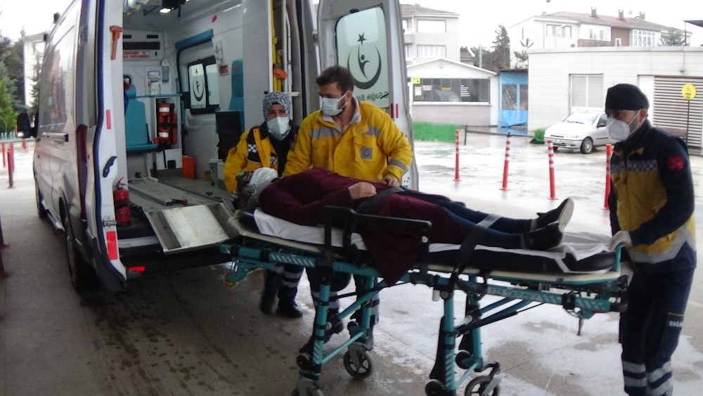 Bursa’da 2 otomobil çarpıştı! Bursa’da 2 otomobil çarpıştı!