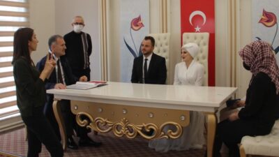 Bursa’da işitme engelli çiftin nikahı, tercüman eşliğinde kıyıldı