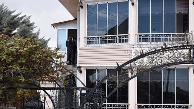 Kahvaltıya çağırmak için oğullarının evine giden aile korkunç manzarayla karşılaştı