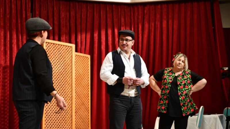 Bu fotoğrafa dikkat! Bursalı hangi belediye başkanı ‘rol’ yaptı? 27 Mart Dünya Tiyatrolar Günü kapsamında Bursa Mustafakemalpaşa Bölge tiyatrosu