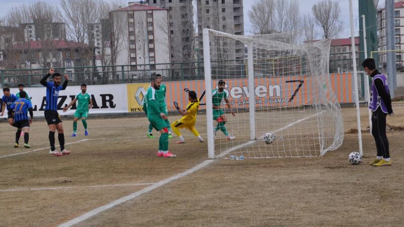 Karacabey Belediyespor, deplasmanda Berk Ali ile öne geçtiği maçta Sivas