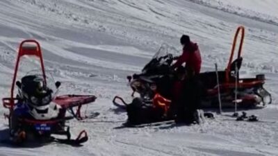 Kayak yaparken ayağını kıran vatandaşın yardımına jandarma yetişti