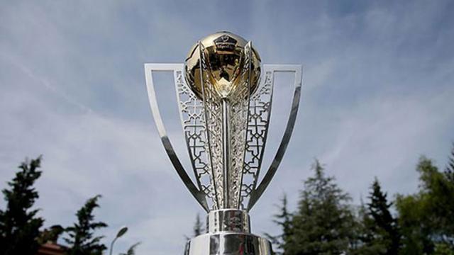 Galatasaray, Fenerbahçe'nin 1959 yılı öncesinde kazandığı şampiyonlukların Süper Lig'e dahil