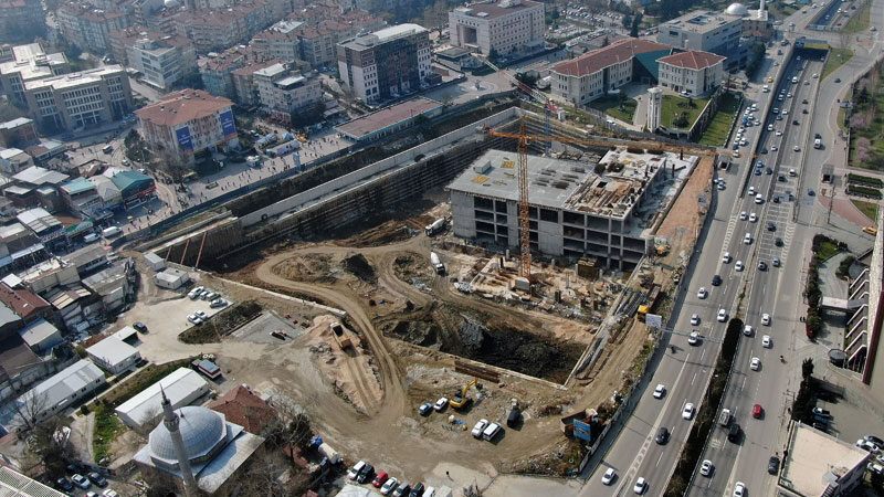 Bursa’nın en büyük meydanı olacak Osmangazi Meydan’ında çalışmalar tüm hızıyla