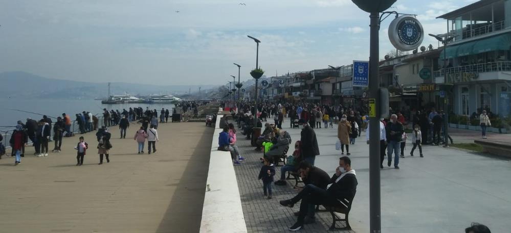 Mudanya sahilinde korkutan yoğunluk! Mudanya sahilinde korkutan yoğunluk!