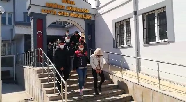 Yer: Bursa.. Kendilerini banka görevlisi olarak tanıtıp…