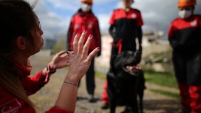 Ojeli elleriyle hayat kurtarıyorlar…