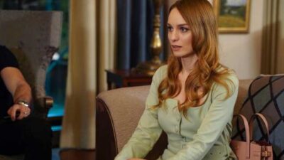 Süper mini elbiseli pozlarıyla nefes kesti