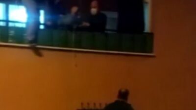 Bursa’da acemi hırsızlar ev sahiplerine yakalanınca dayaktan kurtulamadı