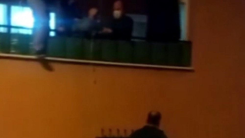 Bursa’da acemi hırsızlar ev sahiplerine yakalanınca dayaktan kurtulamadı